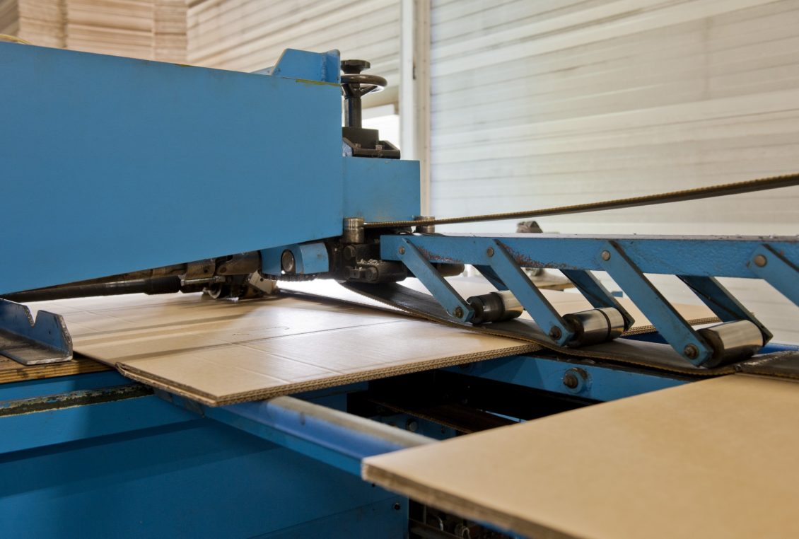 Hotmelt verlijming van dozen bij Kartonnage Hedel.